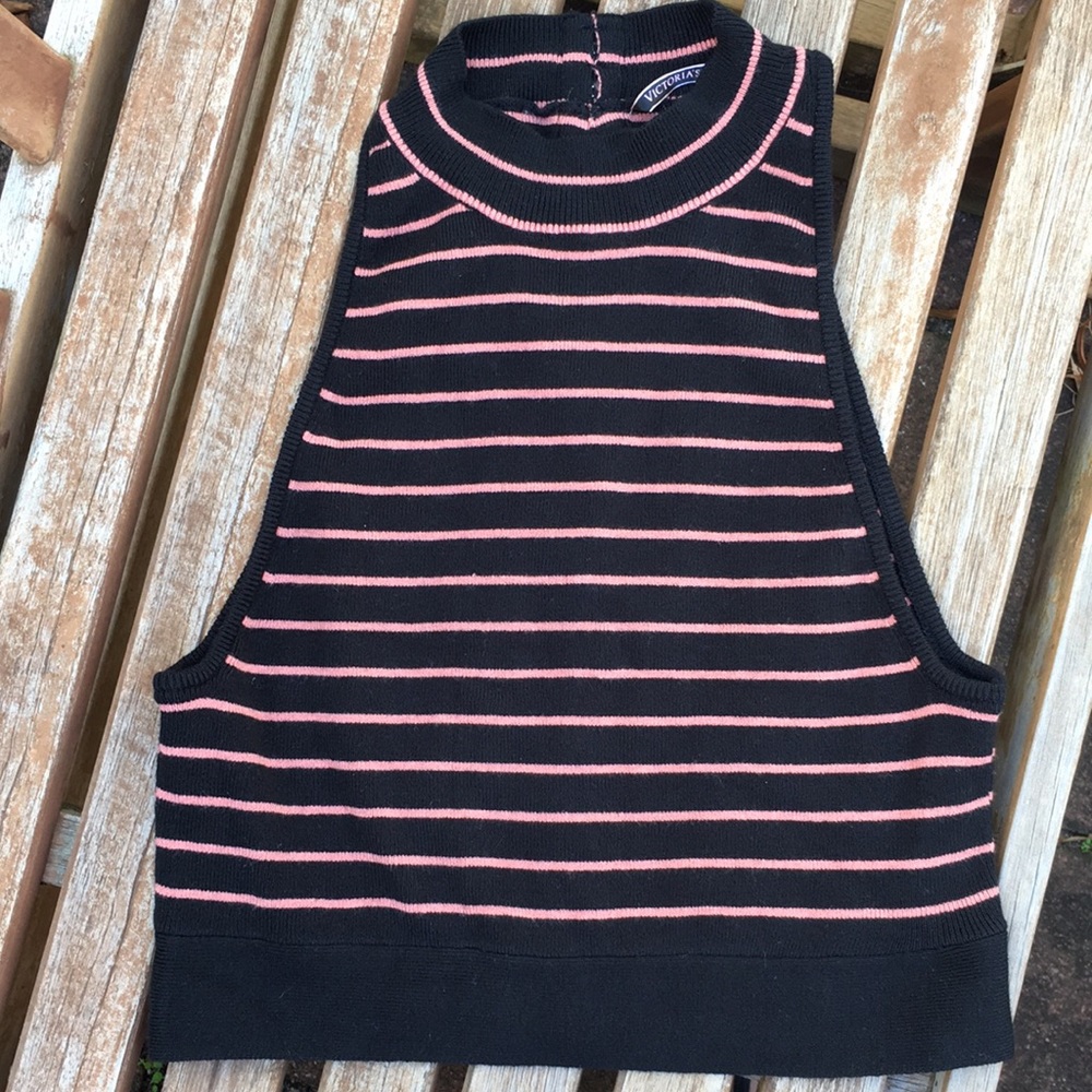 NWOT Victoria’s Secret Form Fitted Halter Crop Top, Medium, Black/Mauve